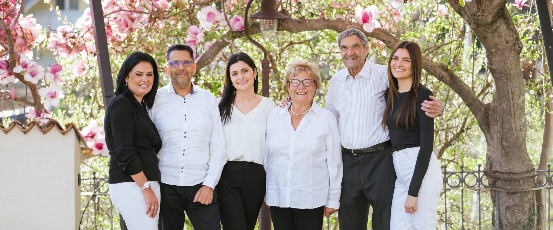 Familie Ladurner und Team im 5-Sterne-Resort Südtirol