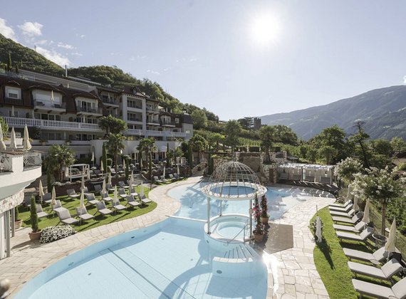 Luxuriöses Wellnesshotel mit Pools nahe Meran, Naturns