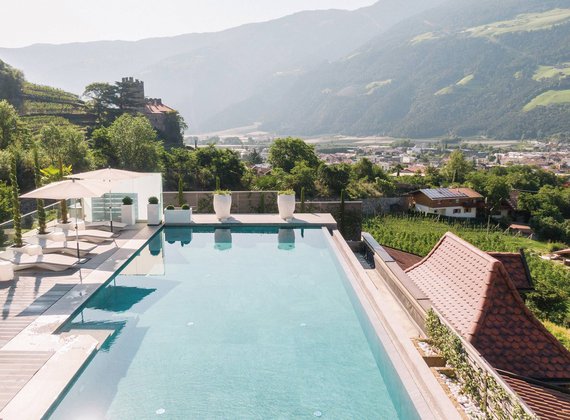 Luxuriöses Wellnesshotel mit Pools nahe Meran, Naturns