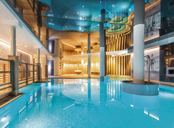 Luxuriöses Wellnesshotel mit Pools nahe Meran, Naturns