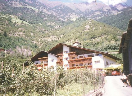 Familie Ladurner und Team im 5-Sterne-Resort Südtirol